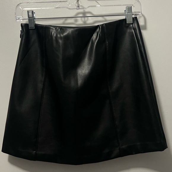 Abercrombie & Fitch Black Vegan Leather Mini Skirt - Picture 3 of 4